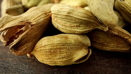 Dieta cu cardamon: cum să scapi de GRĂSIME și să înlături INFLAMAȚIA din organism