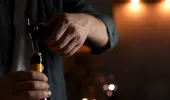 Obiectul banal pe care îl aruncăm, dar face minuni în bucătărie și frigider! De ce merită să-l păstrezi?