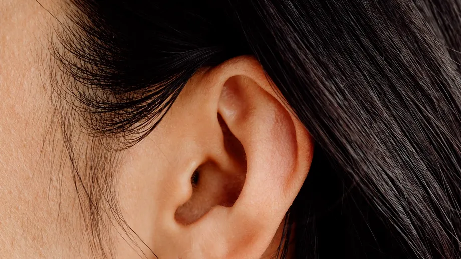 Durerea de urechi, un nou simptom COVID-19?