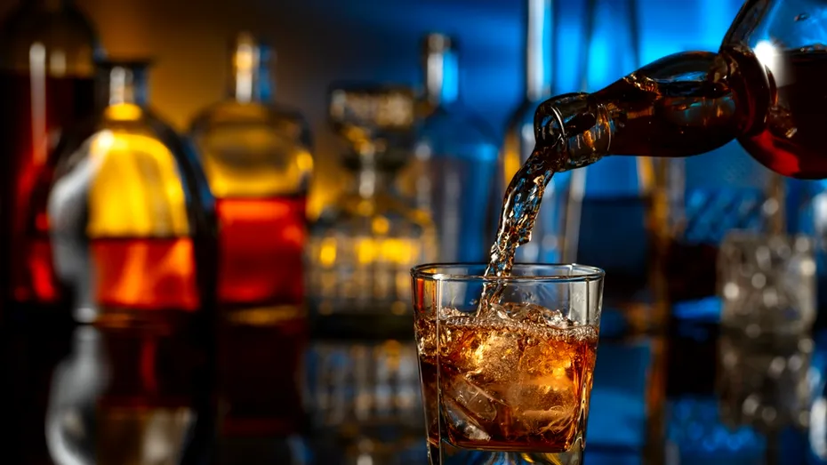 Poate alcoolul să te ferească de o toxiinfecție alimentară? Experții dezvăluie adevărul