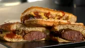 Hot-dog cu Cârnați Durdulii de la Matache Măcelaru'