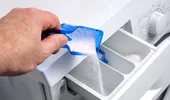 Nu scoți sertarul de detergent al mașinii de spălat după spălare? Greșeala pe care mulți o fac și care îi poate îmbolnăvi grav