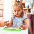 De ce apar ticuri sau gesturi repetitive în perioadele de stres școlar