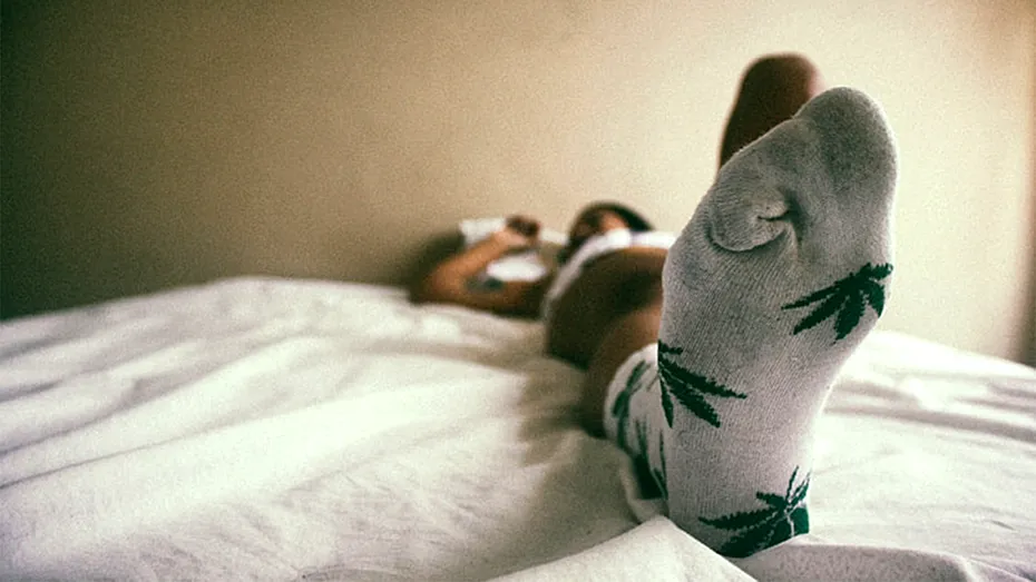 Dormi cu șosetele în picioare, chiar și vara? Atunci trebuie să știi acest lucru