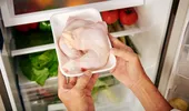 Cât rezistă carnea de pui la frigider sau congelator?