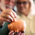 Când vor primi pensionarii banii în noiembrie 2026? Pensia va veni cu o mică întârziere