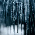 Fenomenul periculos anunțat de ANM pentru România. Regiunea în care va ploua cu gheață: ce este freezing rain și când va începe