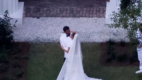 Primele fotografii de la nunta lui Jennifer Lopez cu Ben Affleck. A avut o trenă de 6 metri