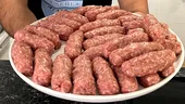 Câte ore rezistă mititeii în frigider? Care sunt limitele pentru micii cruzi și pentru cei gătiți