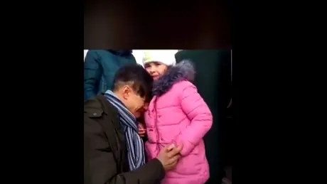 VIDEO. Un tată din Ucraina își ia rămas-bun, în lacrimi, de la fetița lui