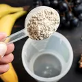 Creatina nu este doar pentru sportivi. Beneficiile surprinzătoare pentru creier și metabolism