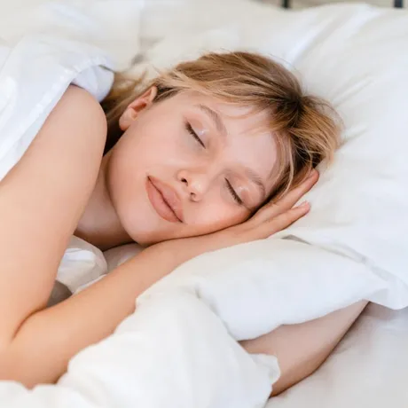 Odihna care vindecă: legătura profundă dintre somn, echilibru hormonal și sănătatea intimă a femeii