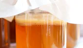 Kombucha chiar este benefică pentru sănătate? Ce spun, de fapt, studiile despre această băutură fermentată