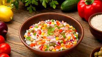 Salata rece de orez ca în Italia. Rețeta simplă și plină de savoare pe care o vei prepara toată vara