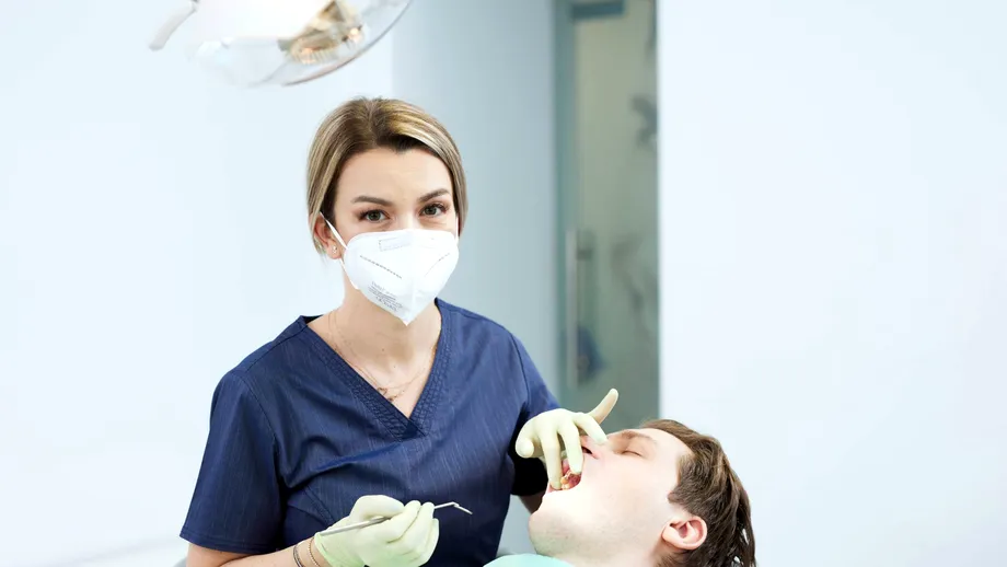 Fațete dentare: cum alegem corect culoarea?