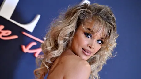 Jasmine Sanders, tribut adus Pamelei Anderson. I-a copiat look-ul din 1995