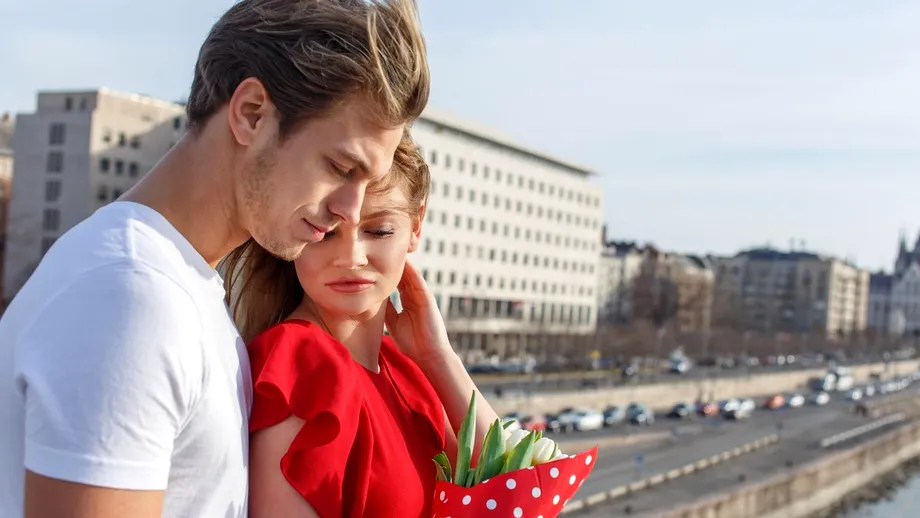 De ce bărbații nu pun prea multe întrebări la întâlniri? Răspunsul este mult mai complex decât am putea bănui la prima vedere