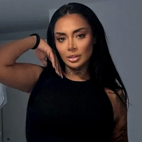 Cum arăta Naba Salem de la Survivor 2026 înainte de operații estetice! Drama prin care a trecut vedeta