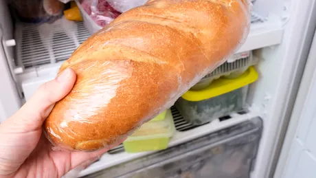 Cât de sănătoasă este, de fapt, pâinea păstrată în frigider. Specialiștii dau verdictul: Este bună pentru consum?