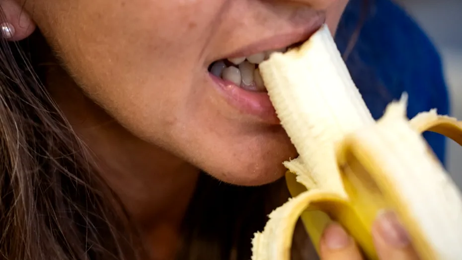 Banana nu trebuie mâncată niciodată dimineața. Pericolul ascuns când alegi fructul în loc de mic dejun