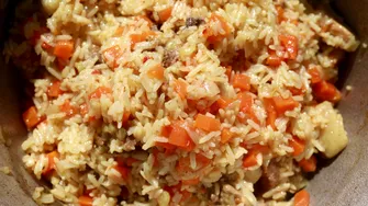 Ce să pui în pilaf ca să iasă cremos și pufos. Ingredientul care înmoaie instant orezul