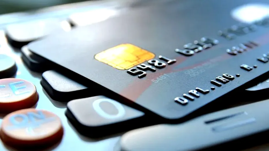 Data la care intră pensiile pe card în august 2025. Banii vor fi virați fără întârzieri