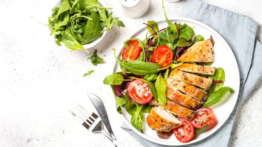 Cât timp trebuie să stea pieptul de pui la cuptor? Nu devine tare și se topește în gură