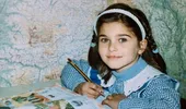O recunoști pe fetița cu ochii verzi din fotografia aceasta? Astăzi este una dintre cele mai iubite artiste din România