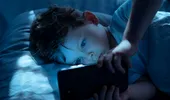 Studiu: copiii care stau peste 3 ore pe zi pe rețelele sociale, mai expuși la depresie și anxietate