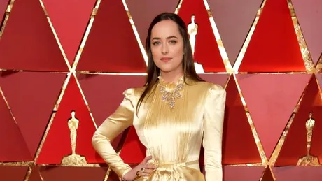 Dakota Johnson este imaginea noului parfum Gucci Bloom