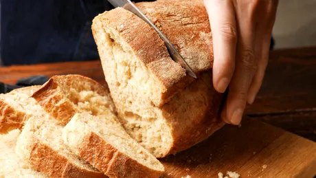 Cine poate consuma pâine albă fără griji? Ce spun specialiștii