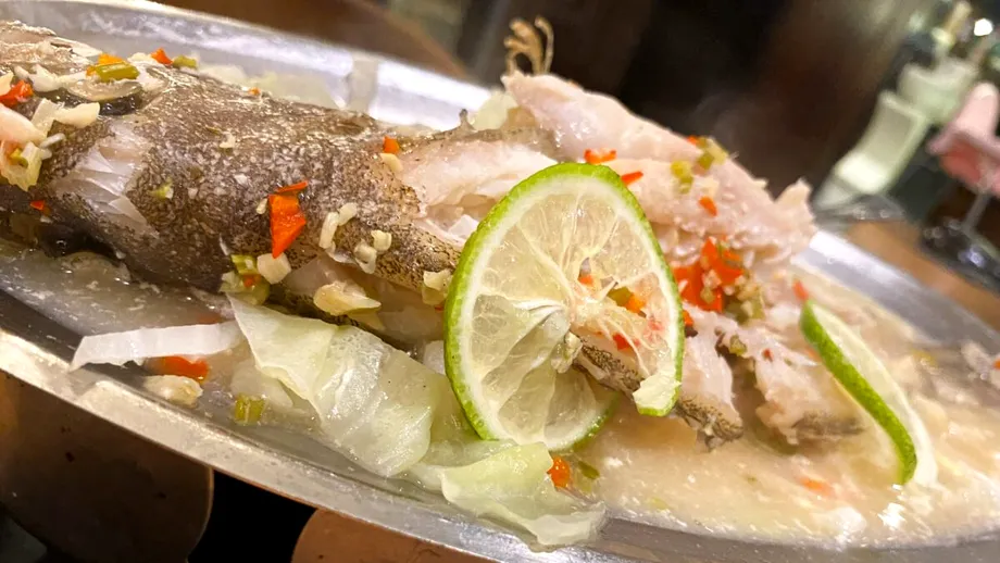 Rețetă exotică din Caraibe: cum să prepari cel mai aromat pește cu lapte de cocos și lămâie verde
