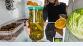 Dacă vrei să slăbești, aruncă ACUM aceste alimente din frigider! Sunt pline de calorii, zahăr, sare și grăsimi
