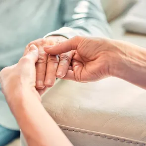 Dieta care poate schimba evoluția artritei: alimentul antiinflamator pe care experții îl consideră esențial