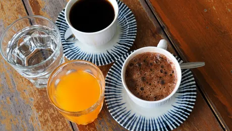 Băutura aparent sănătoasă care, consumată pe stomacul gol, crește enorm glicemia și riscul de inflamații cronice