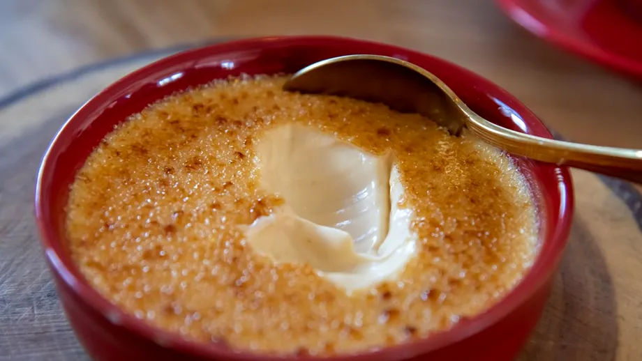Cremă de zahăr ars! Cea mai simplă rețetă pentru a prepara desertul copilăriei