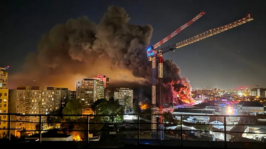 Poluare masivă în București după incendiul de la depozitul Antrefrig. Valori toxice în aer și miros înțepător de păcură și sulf