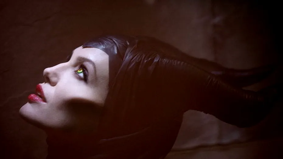 Prima poză cu Angelina Jolie în rolul “Maleficent”