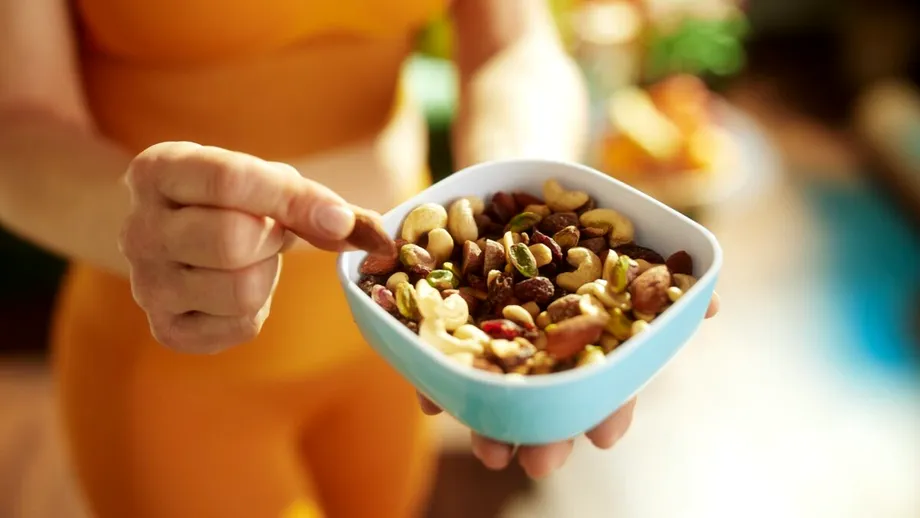 Cele mai sănătoase nuci și alune pe care merită să le incluzi în alimentație. Ce beneficii au pentru organism