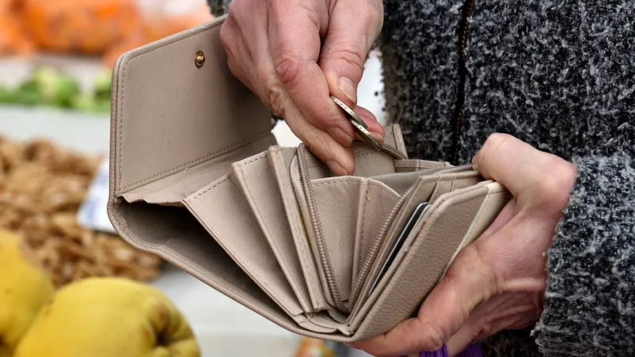 Dacă ai aceste 6 lucruri în portofel, scapă de ele acum! Îți aduci singur probleme