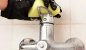 Trucul cu lumânarea pentru bateriile de la chiuvetă! Cum scapi mai ușor de urmele de calcar. Vor fi ca noi
