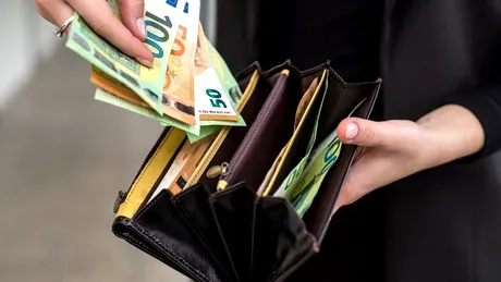 Cele trei zodii care se vor umple de bani în luna februarie. Norocul le bate la ușă