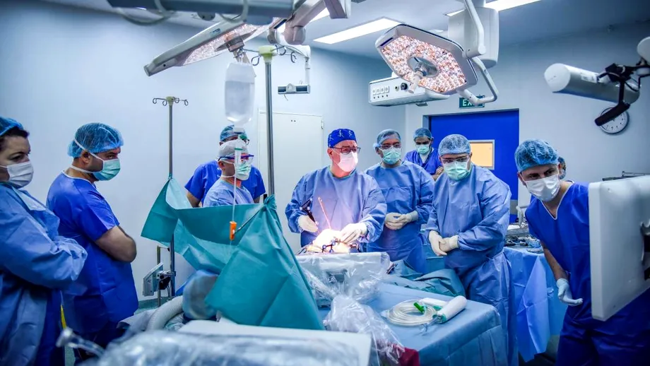 Avantajele protezării genunchiului prin chirurgie robotică ortopedică