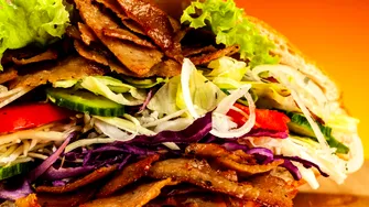Cum să faci kebab de casă? Rețeta delicioasă care a cucerit internetul