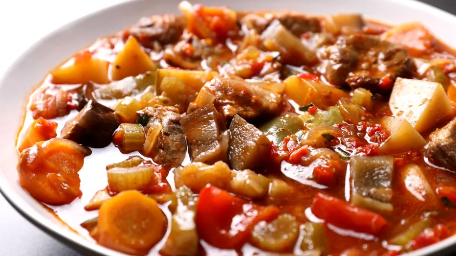 Ți-a ieșit tocănița prea acidă? Ingredientul „tampon” care temperează instant gustul