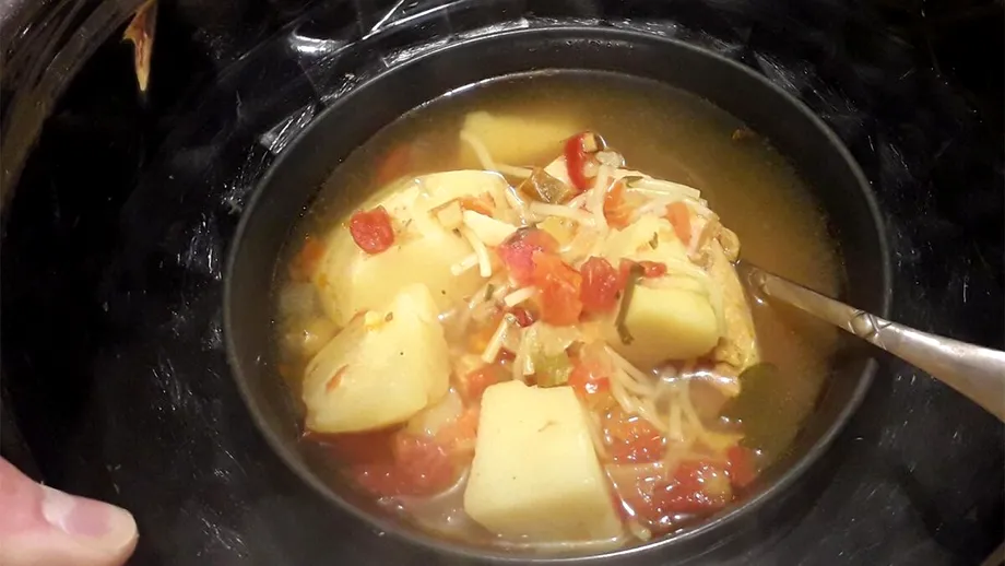 Cum să răcești ciorba în 5 secunde, dacă este fierbinte și îți este foame