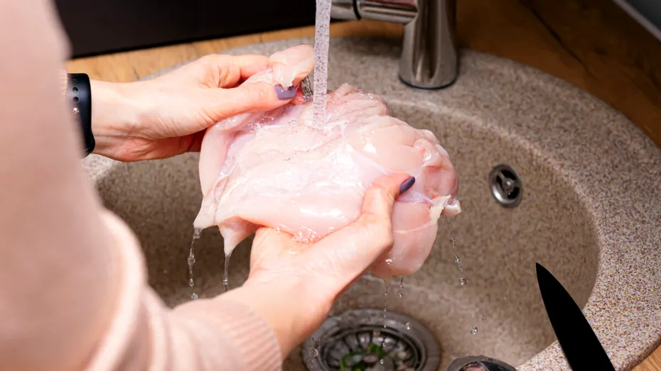 Alimentele pe care nu ar trebui să le speli înainte de a fi gătite. Apa le va distruge gustul și textura