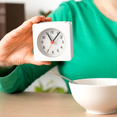 Postul de 36 de ore: metoda radicală propusă de un medic pentru eliminarea grăsimii de pe abdomen. „Deblochează” rezistența la slăbit