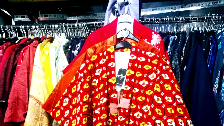 Haine second-hand. 5 motive pentru care să le cumperi