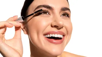 De ce merită să renunți la rimelul din comerț și să folosești unul făcut acasă